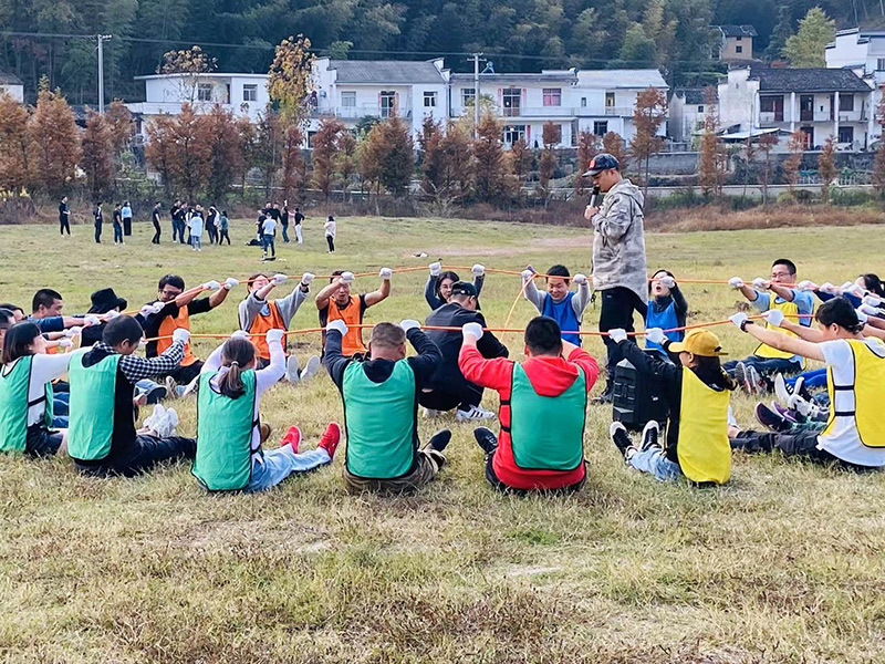 不忘初心、繼續(xù)前行、同心同行、勇攀高峰——屯溪城建投公司開展“不忘初心、牢記使命”主題教育素質(zhì)拓展訓(xùn)練