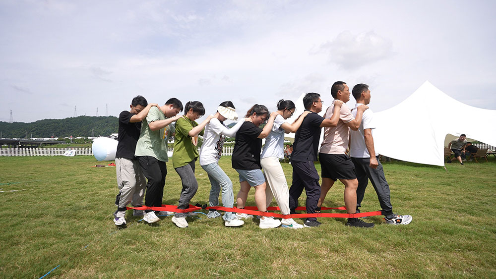 激情熔煉團(tuán)隊(duì) 凝聚成就夢想——屯溪區(qū)國投集團(tuán)開展黨建帶團(tuán)建主題活動(dòng)