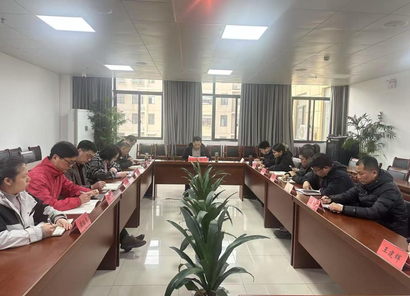 屯溪區(qū)國投集團(tuán)黨委召開深入貫徹中央八項(xiàng)規(guī)定精神學(xué)習(xí)教育啟動(dòng)部署會