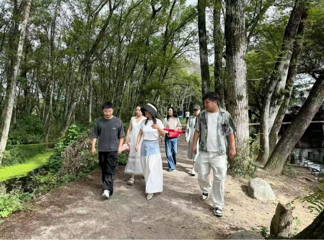 實(shí)地研學(xué)促提升 謀劃發(fā)展啟新程—昱城文旅公司黨支部開展“循‘雙村’賦能跡，謀文旅發(fā)展篇”主題黨日活動(dòng)