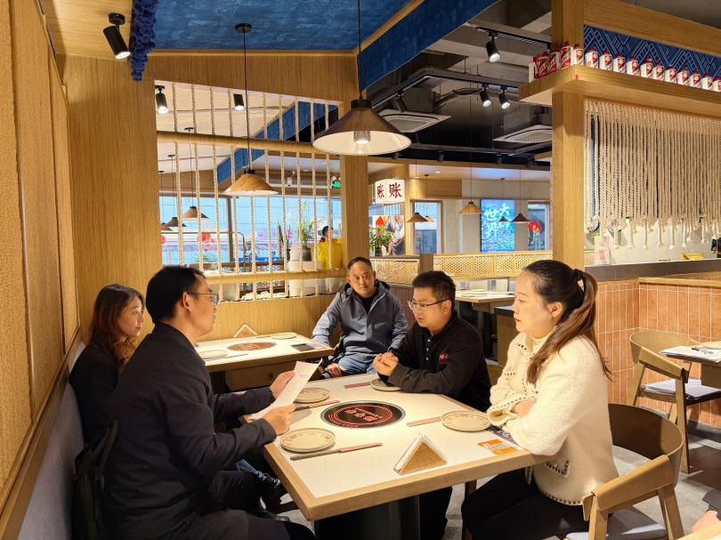 誠(chéng)信賦能強(qiáng)根基 協(xié)同提質(zhì)譜新篇 區(qū)政府領(lǐng)導(dǎo)走訪首批“真不二價(jià)”誠(chéng)信經(jīng)營(yíng)單